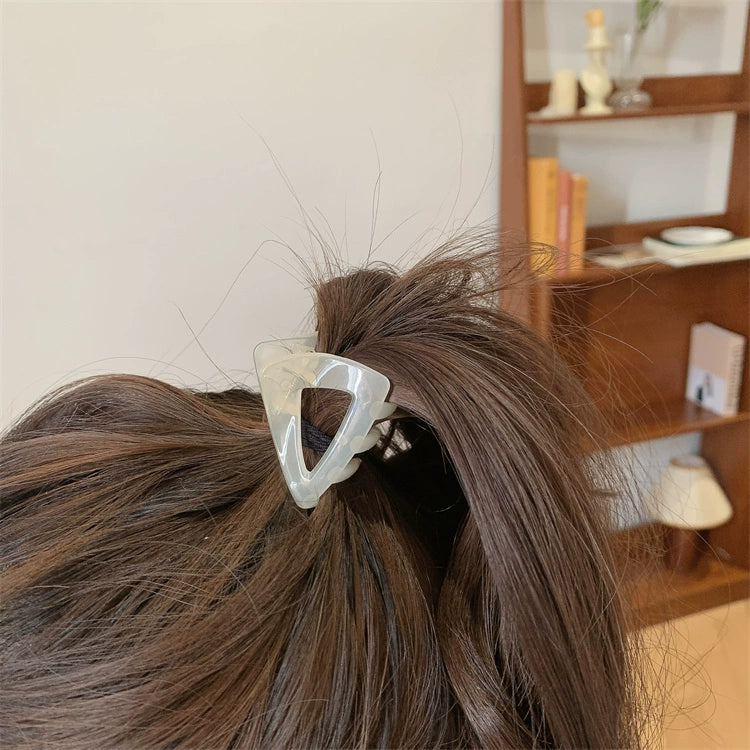 三角ヘアクリップ