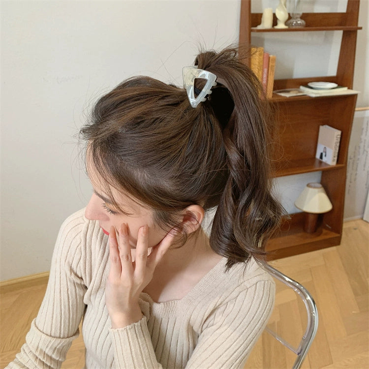 三角ヘアクリップ