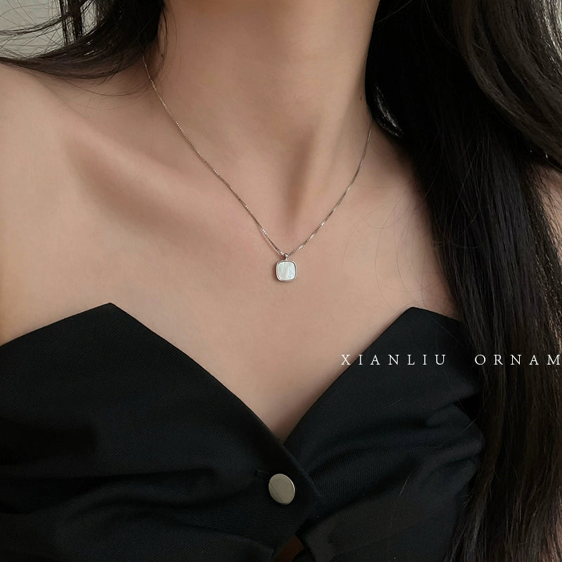 シンプルホットスタイルライトネックレス